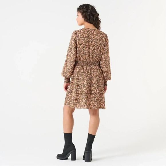 Devoted Ditsy Floral Dress - Picture 3 of 11